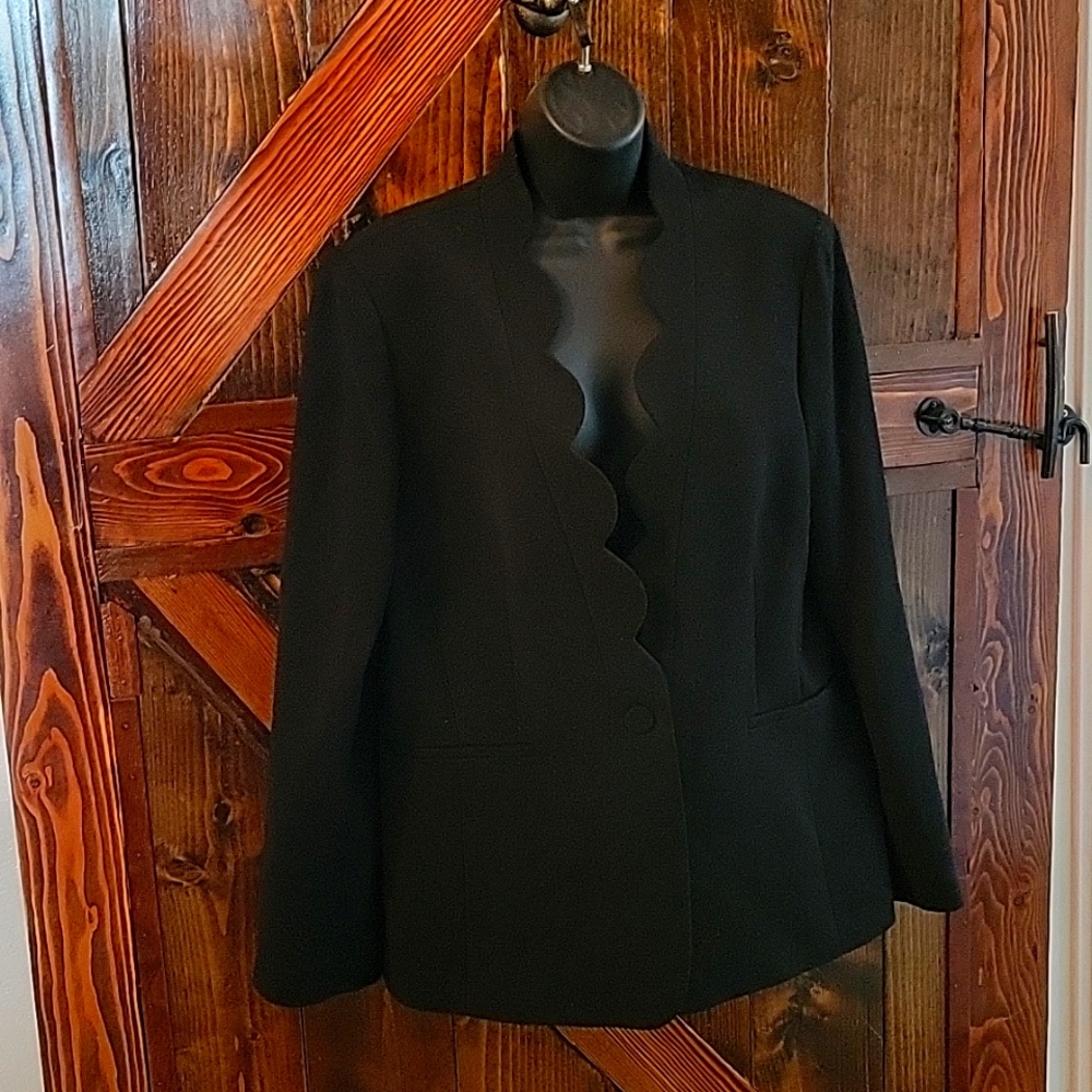 Tahari Scalloped Blazer